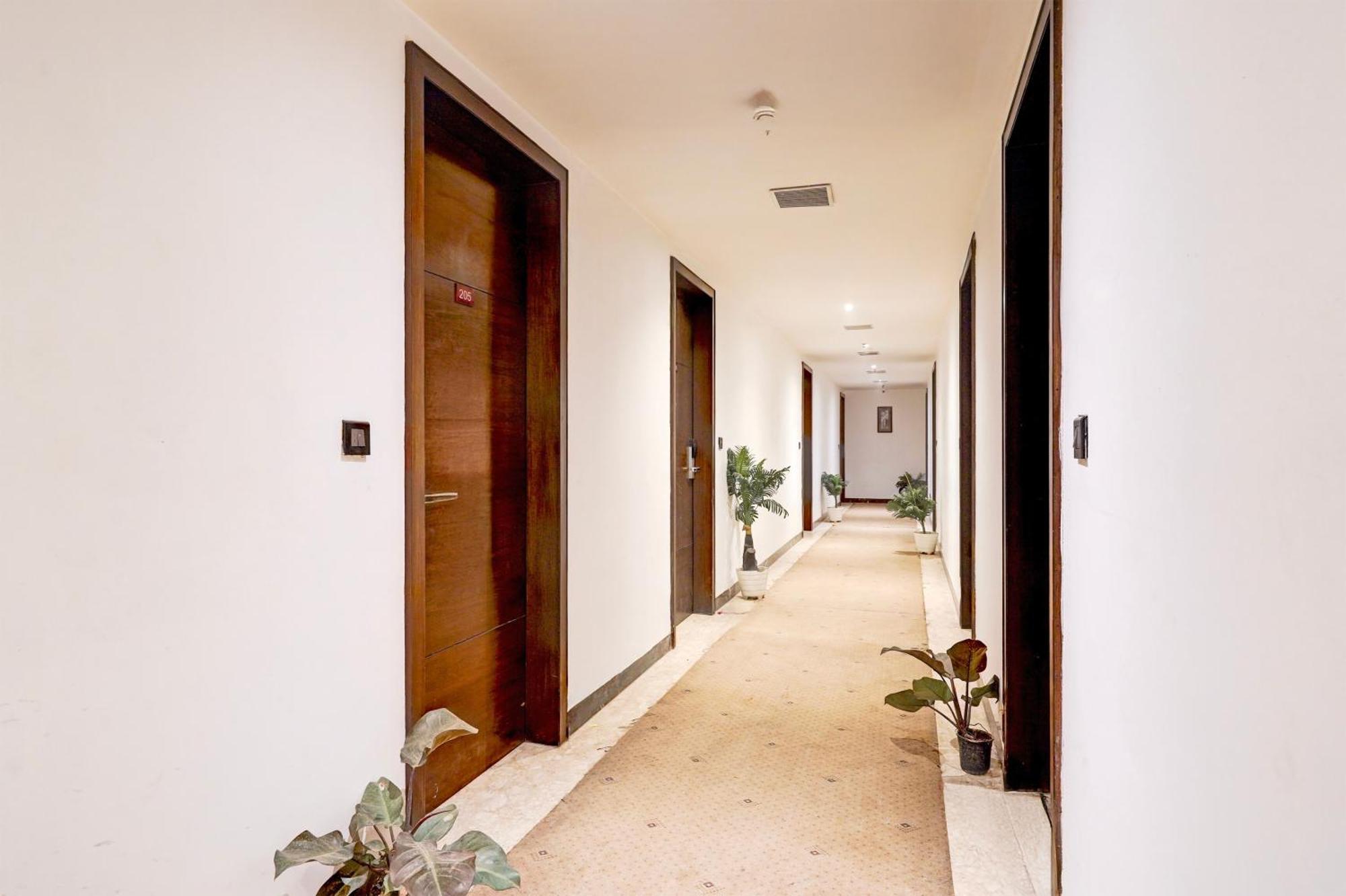 Townhouse Oak Agra Near Sultanganj Puliya Formerly Bb Grand Экстерьер фото