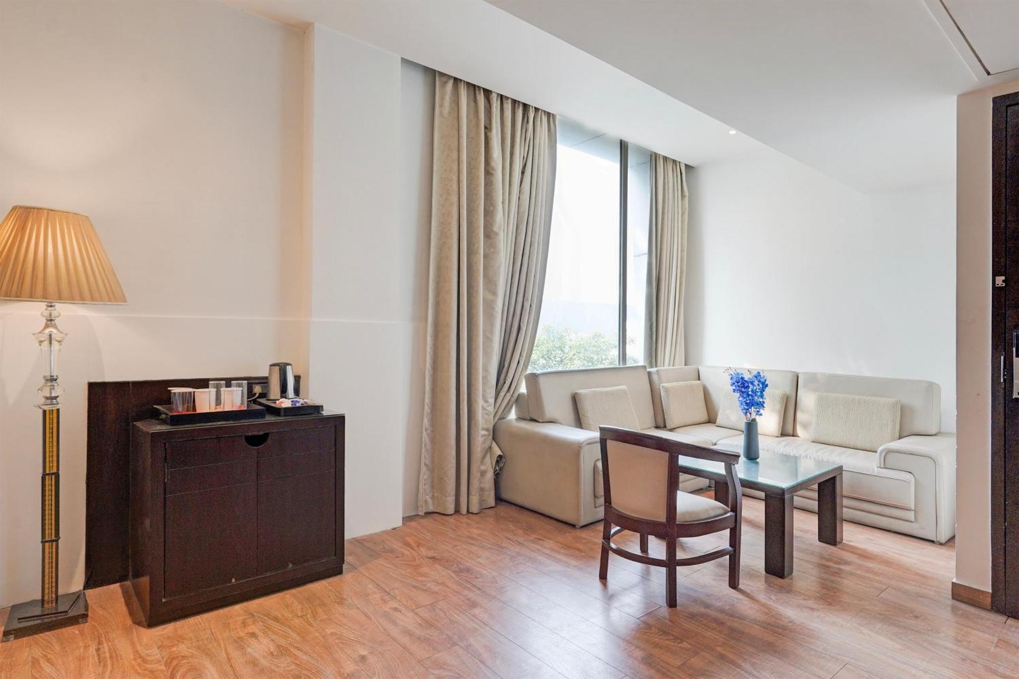 Townhouse Oak Agra Near Sultanganj Puliya Formerly Bb Grand Экстерьер фото
